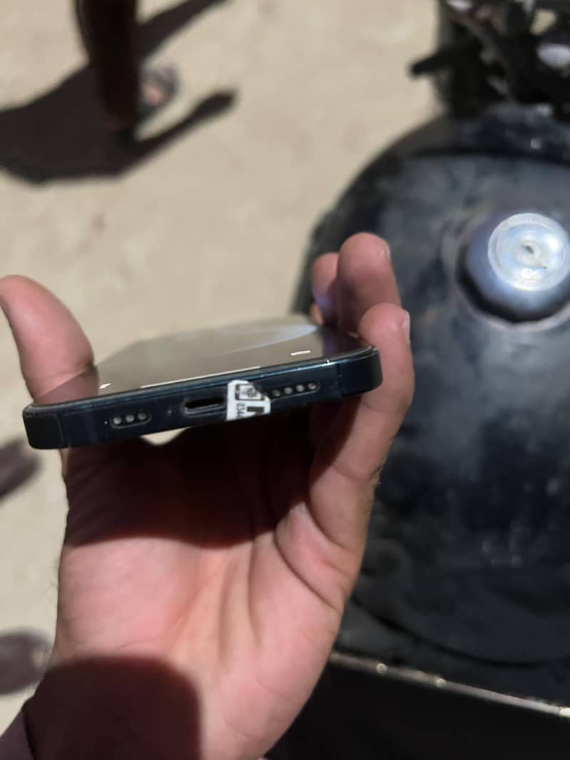 iPhone 13 Waterpack 1