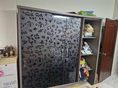 Almirah/Wardrobe