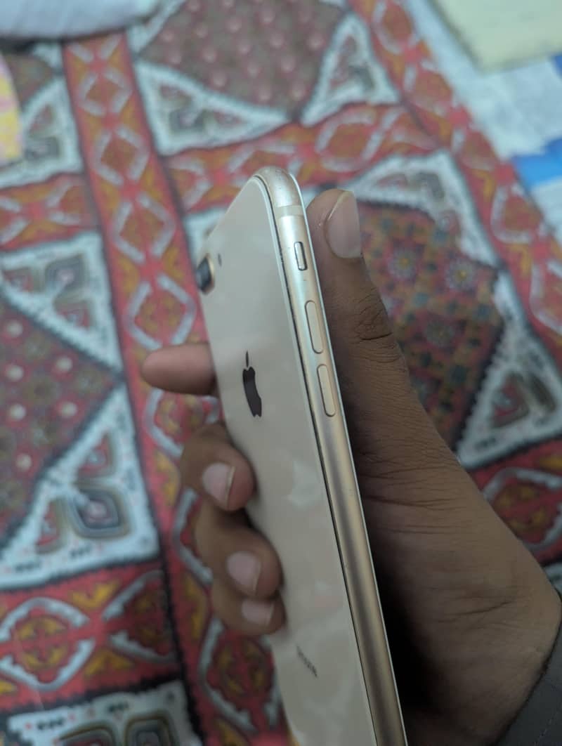 Apple iPhone 8 Plus 3