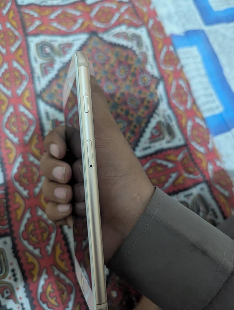 Apple iPhone 8 Plus 4