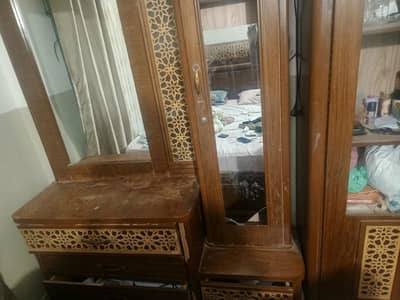 I am selling my dressing table