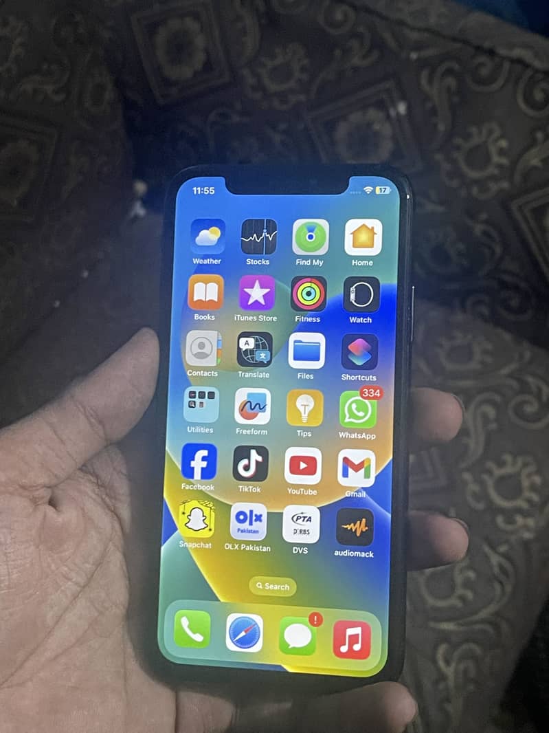 Apple iPhone X EXCELLENT CONDITION 5
