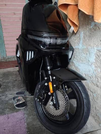EVEE S1  2LAKH 30 HAZAR