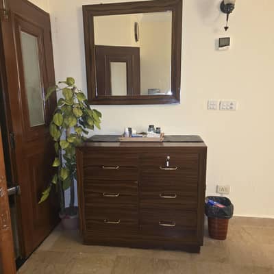 chest of drawers