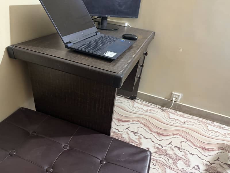 Computer table 3