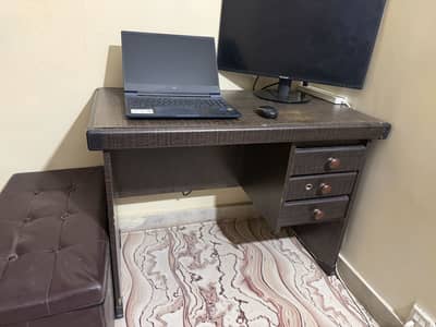Computer table