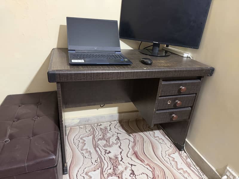 Computer table 4