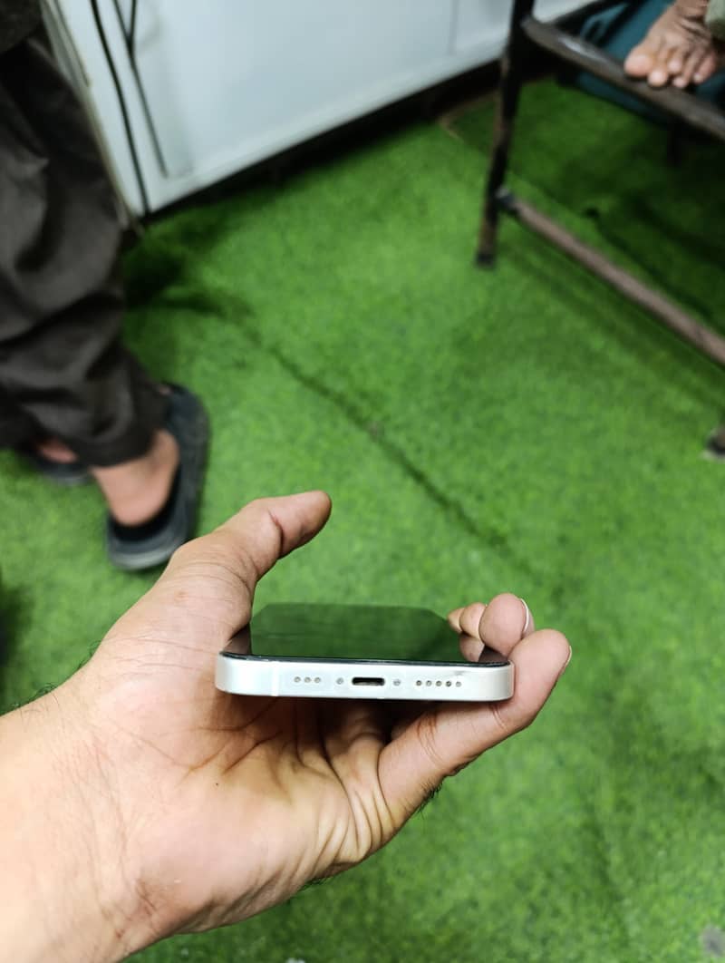 Apple iPhone 13 1
