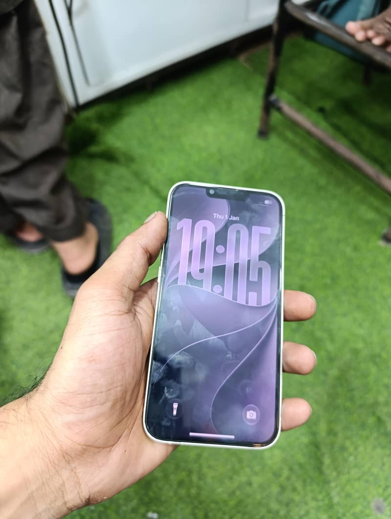 Apple iPhone 13 4