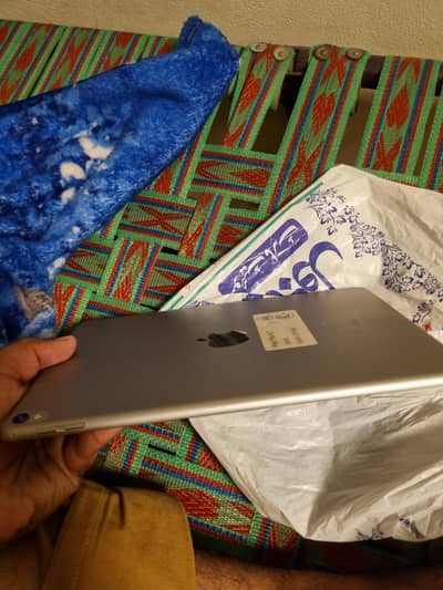 Apple iPad pro 2017 128gb flash light model