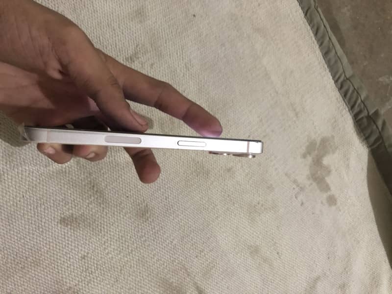 Apple iPhone 13 4