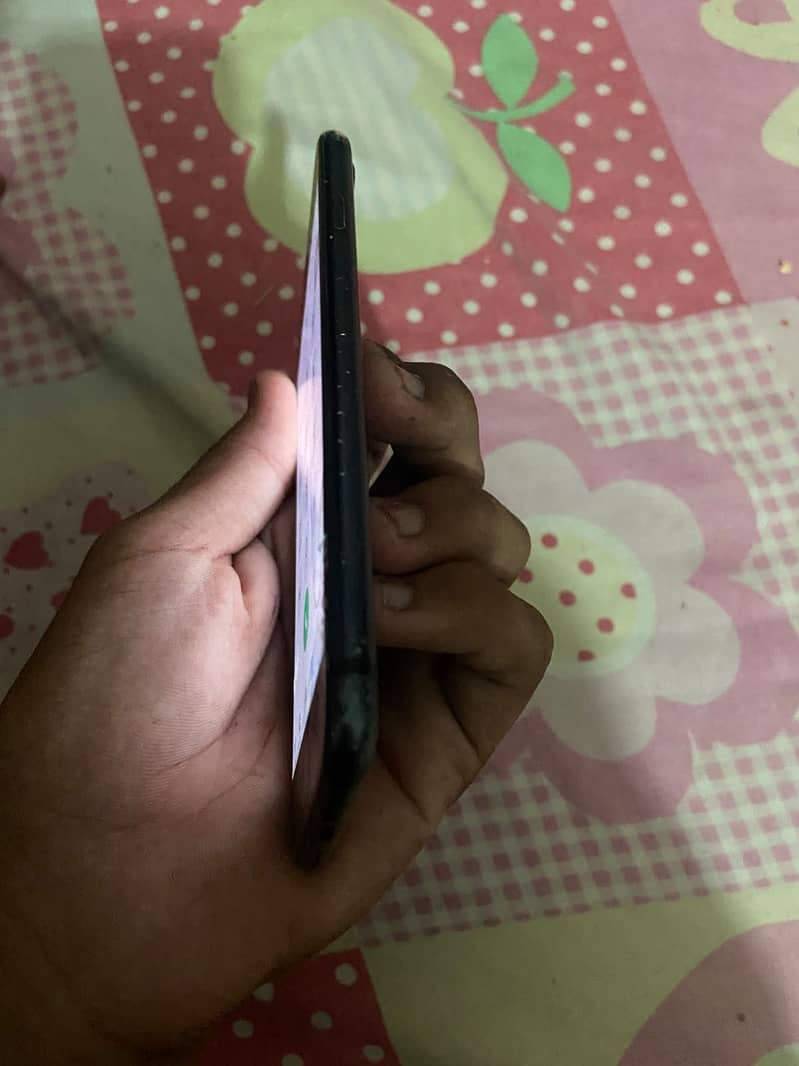 Apple iPhone 7 3