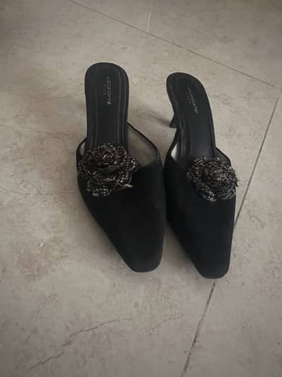 Shoes in very good condition, all 39 number and few are  40