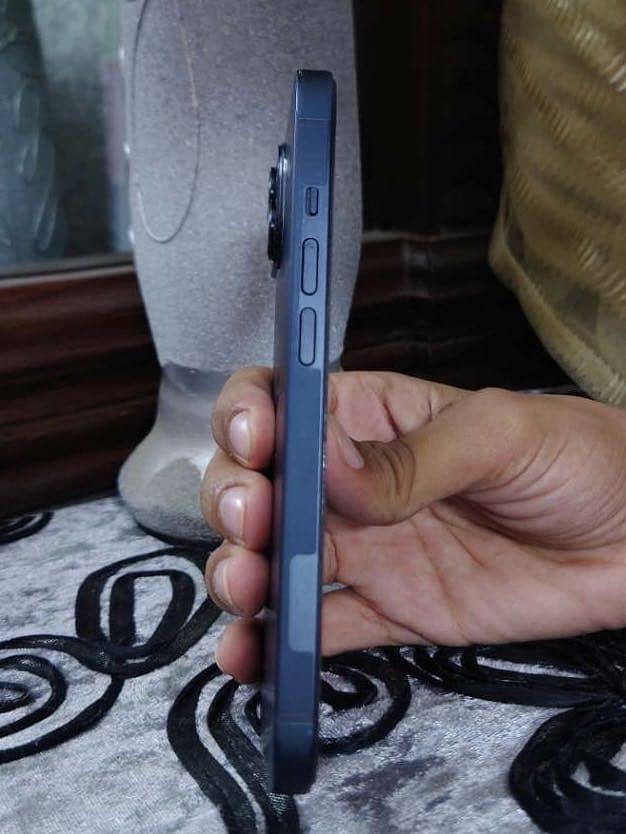 iPhone 14 2