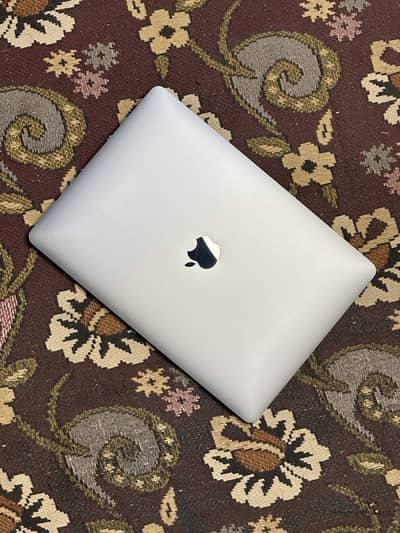 Apple MacBook Air M1,2020