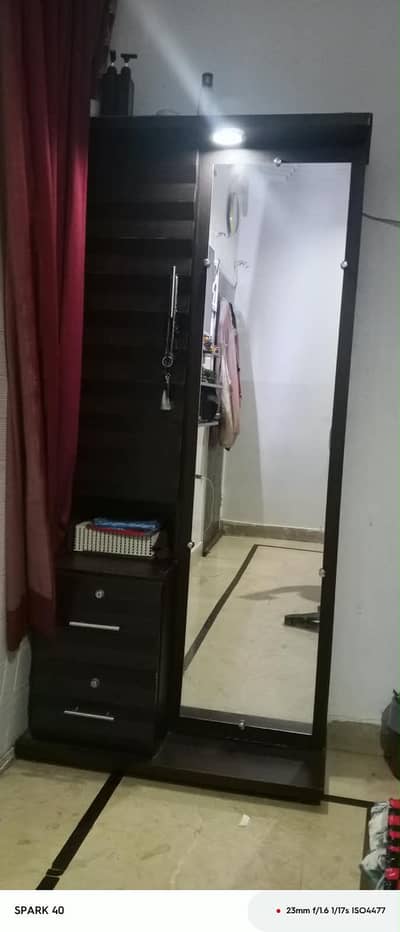 Dressing table.