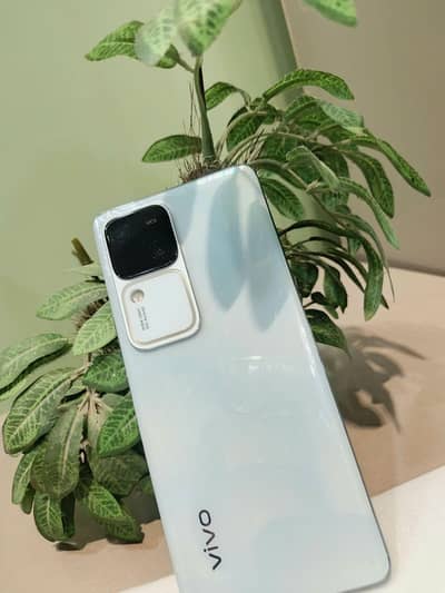 Vivo V30