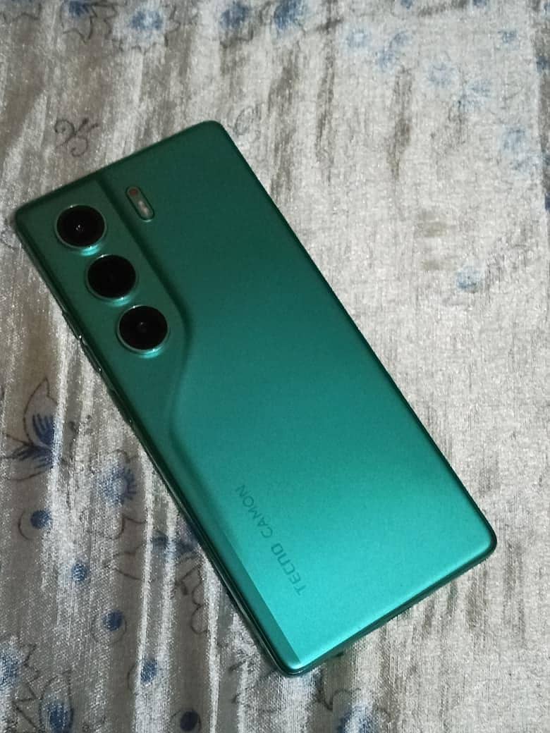 Tecno CAMON 40 0