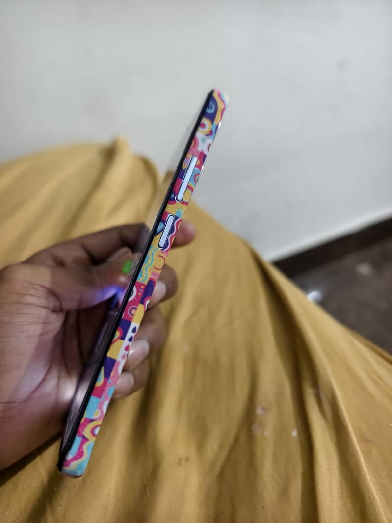Realme Note 60 4