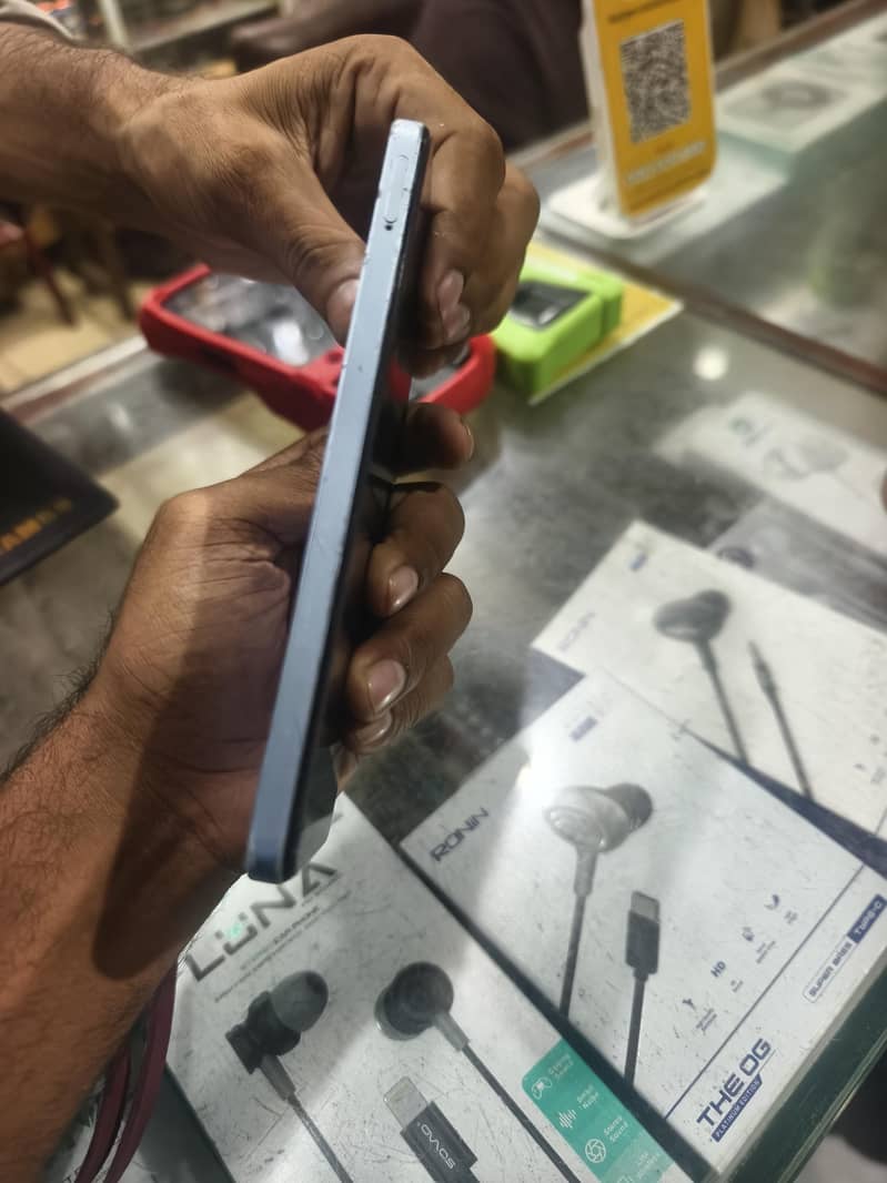 Realme Note 60 11