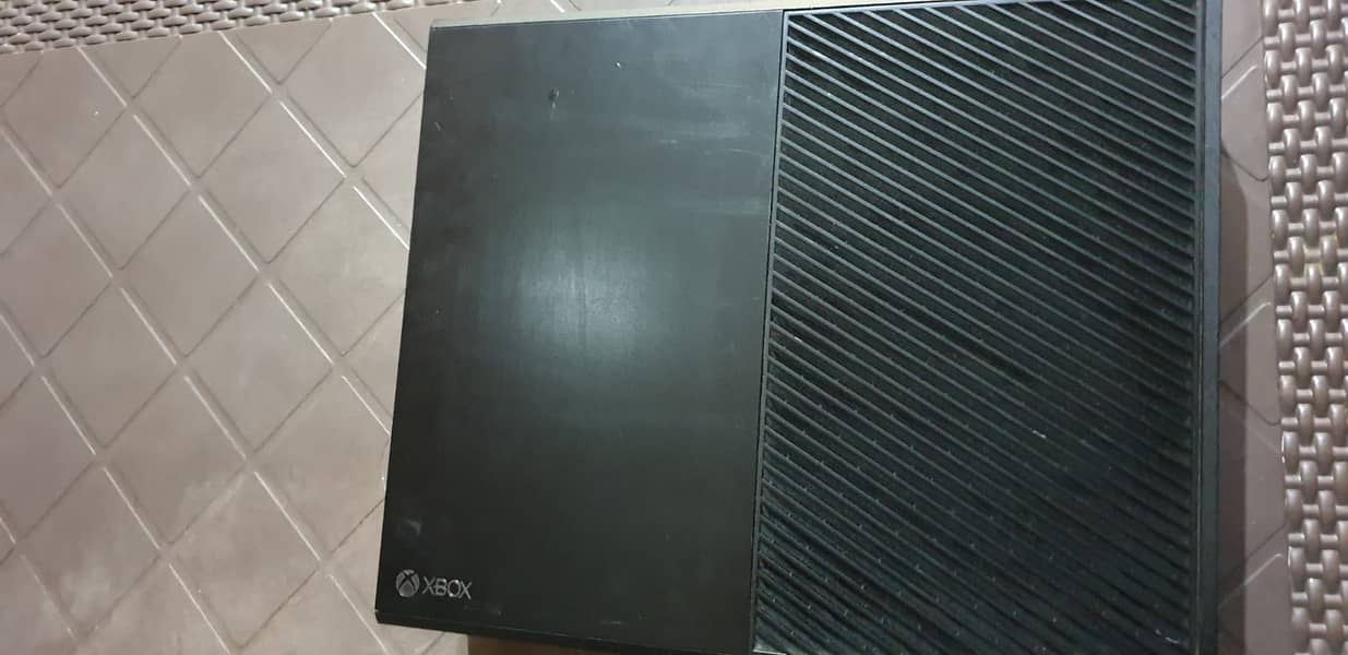 Xbox one 10/10 condition 4