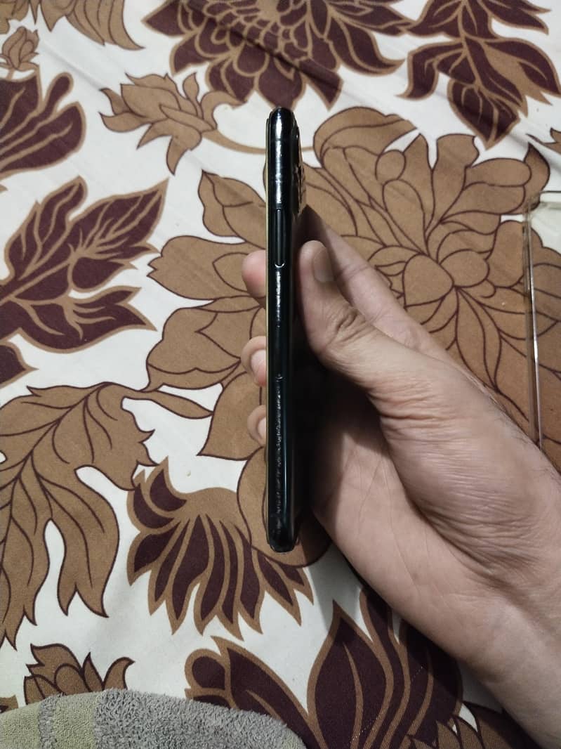 Apple iPhone 11 Pro 2