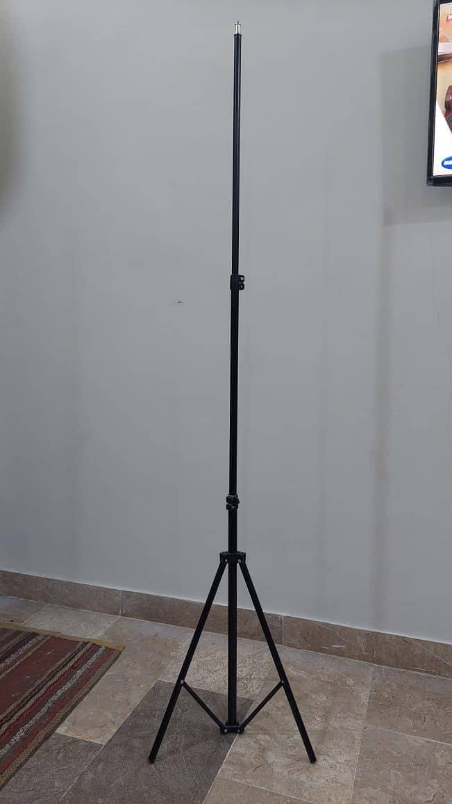 tripod and focus light 4