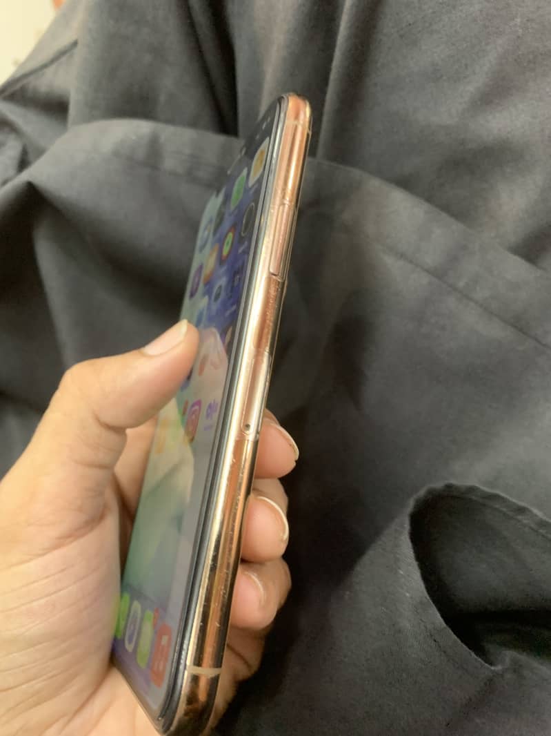 Apple iPhone 11 Pro 3