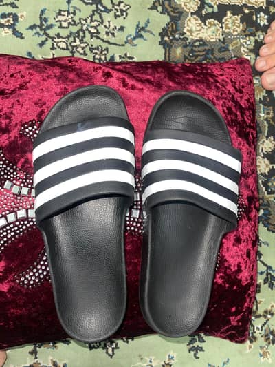 ADIDAS SLIDES UK 10 ORIGINAL 8/10 Condition PRICE NEGOTIABLE . . .
