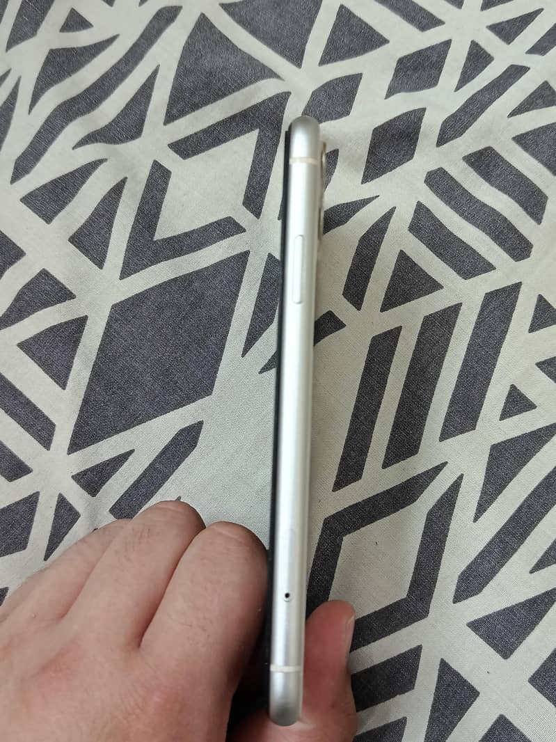 Apple iPhone 11 5