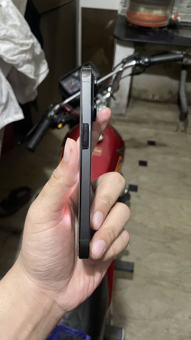 Apple iPhone 14 Pro 3
