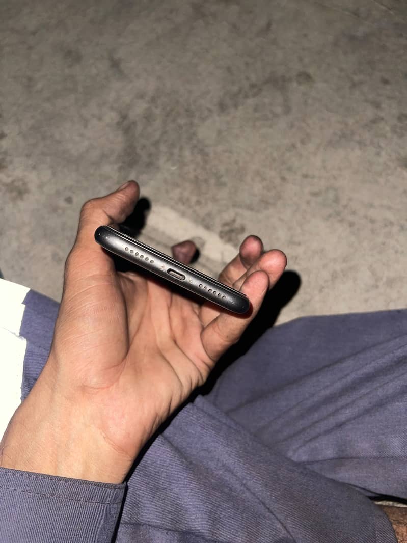 iPhone 11 3