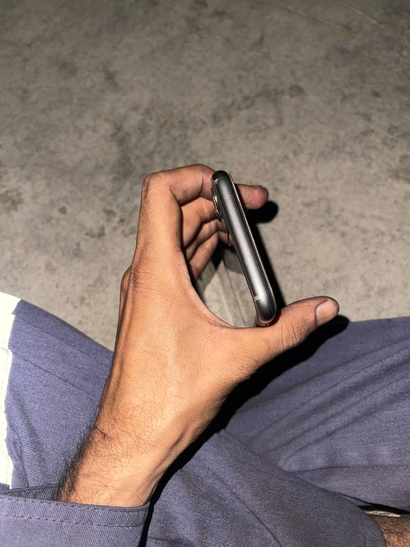 iPhone 11 5