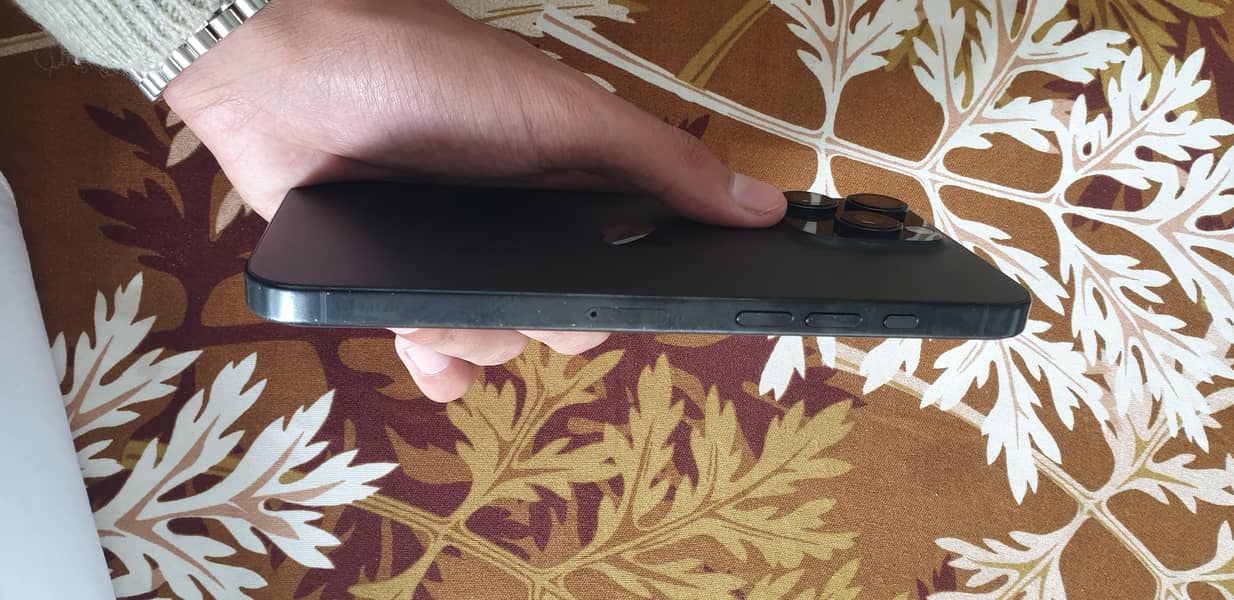 Apple iPhone 16 Pro Max 8