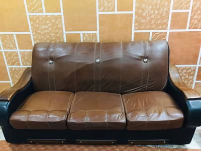 5 Seater Sofa Set in Good Condition (3+1+1)