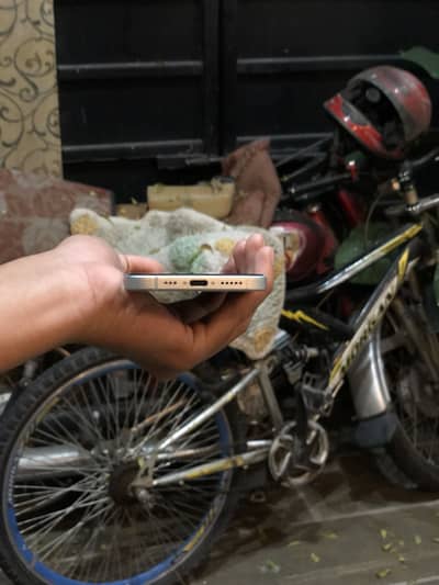 Apple iPhone 15