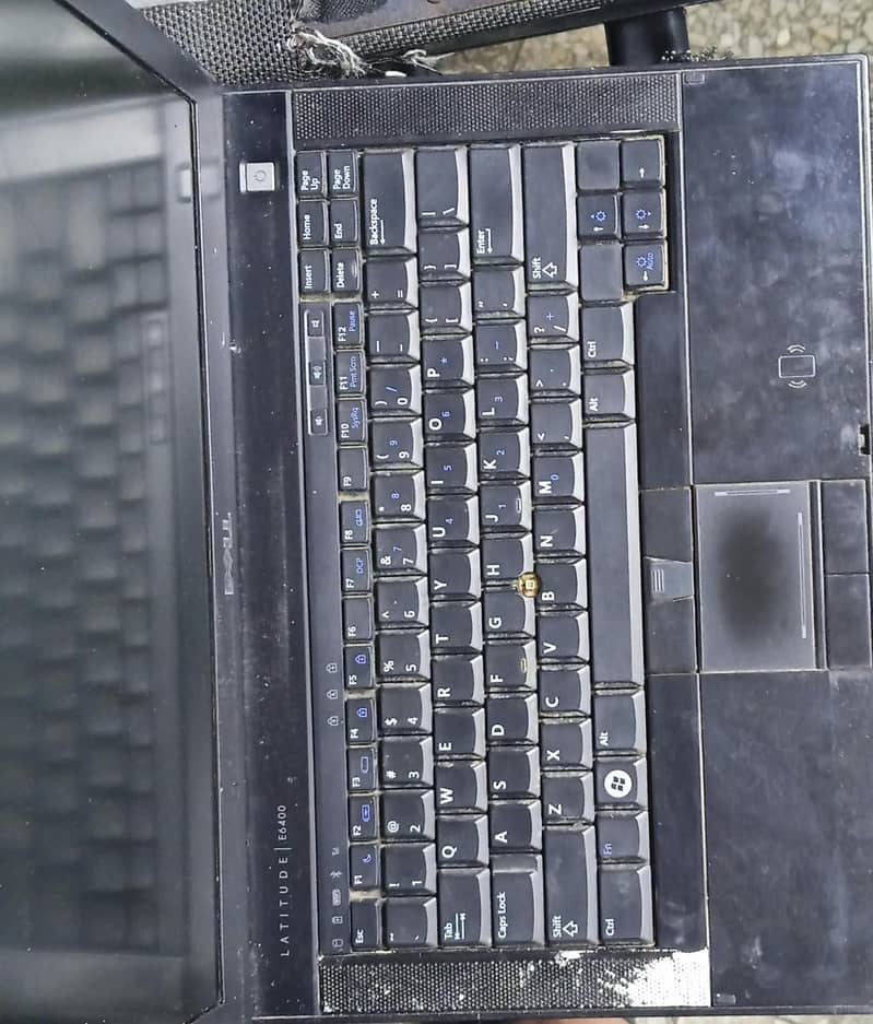 Dell Latitude E6400 0