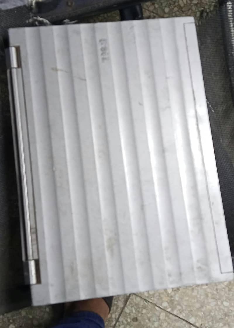 Dell Latitude E6400 1