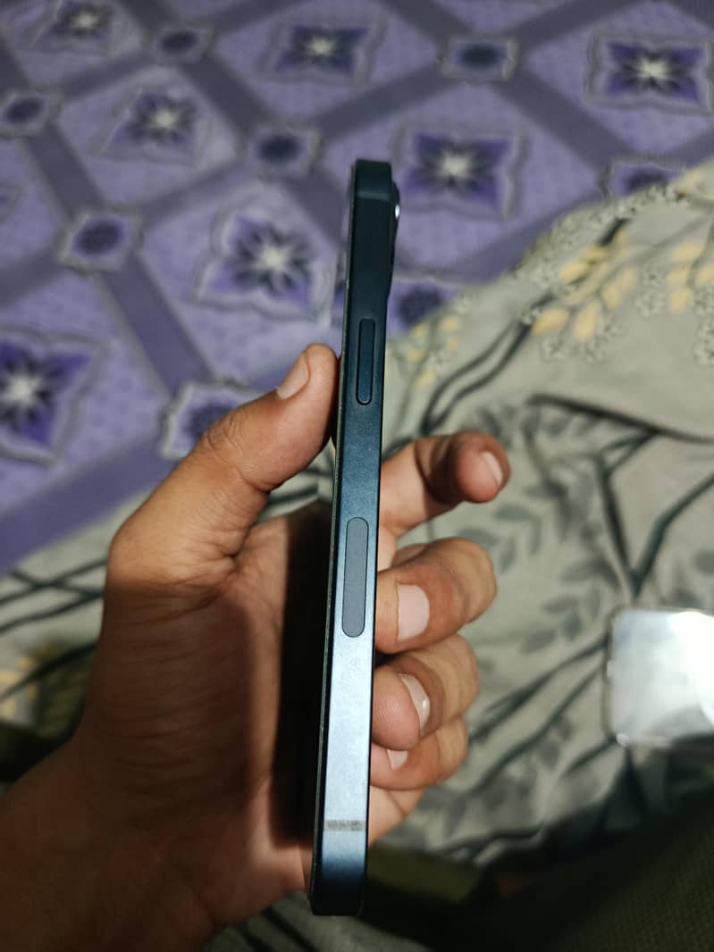 Apple iPhone 13 1