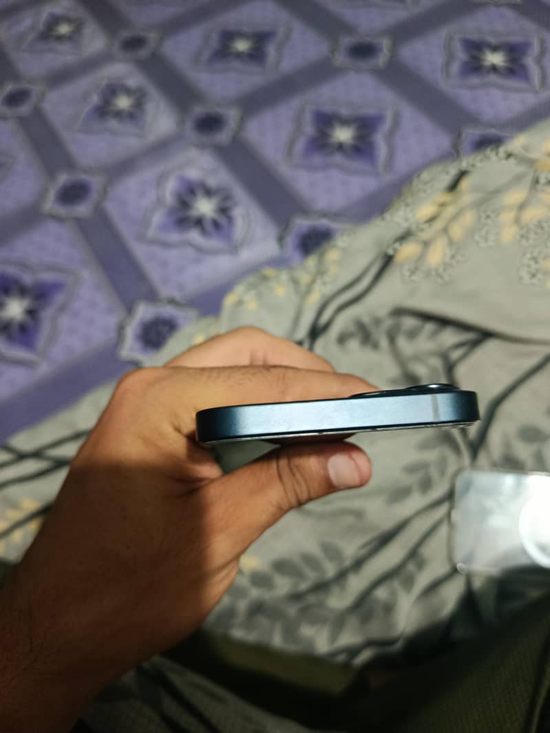 Apple iPhone 13 4