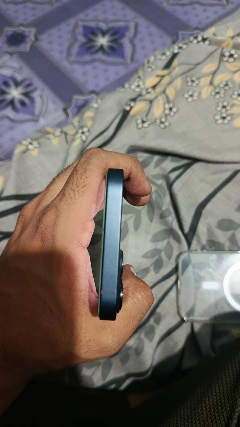 Apple iPhone 13 6