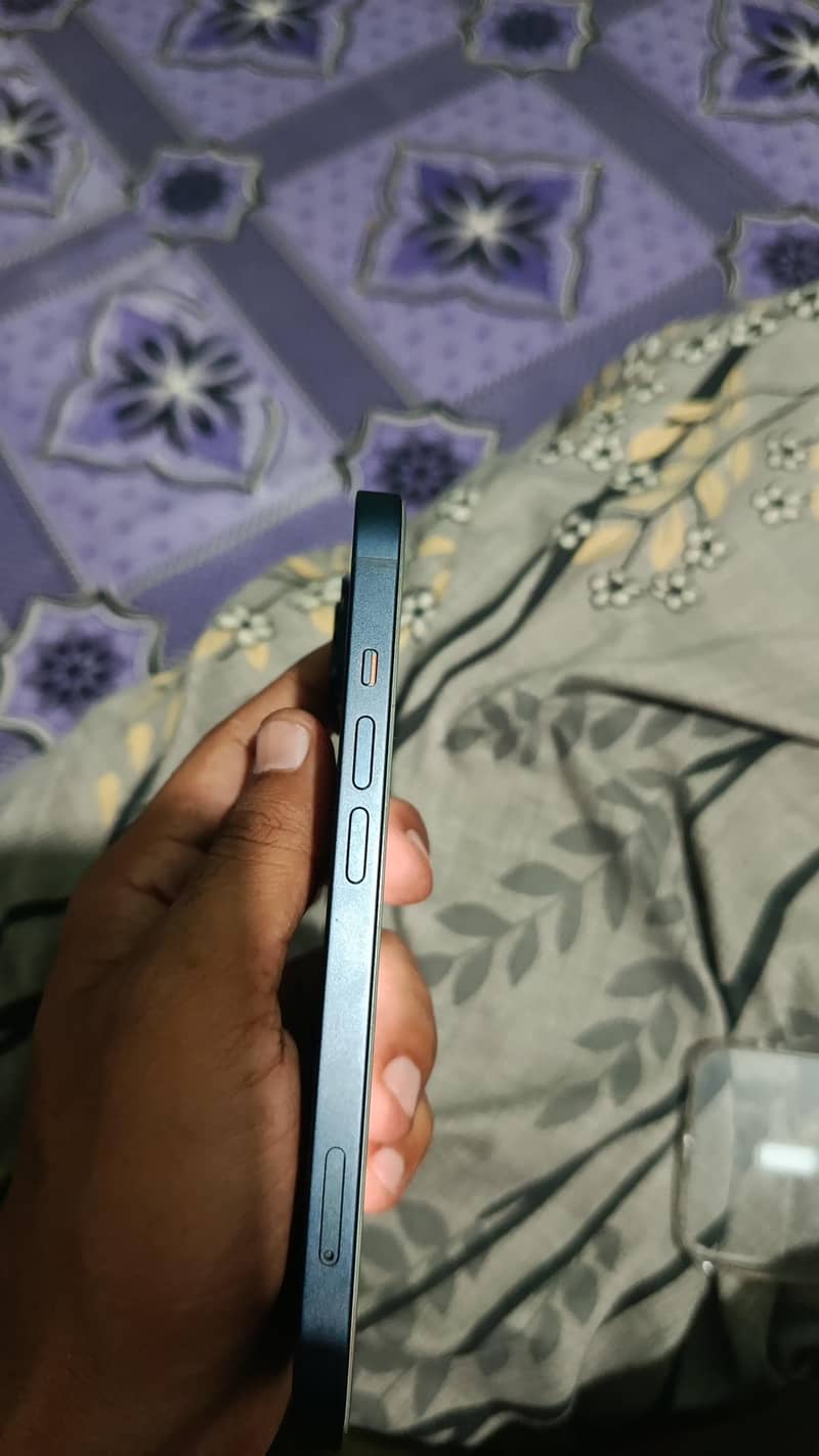 Apple iPhone 13 7