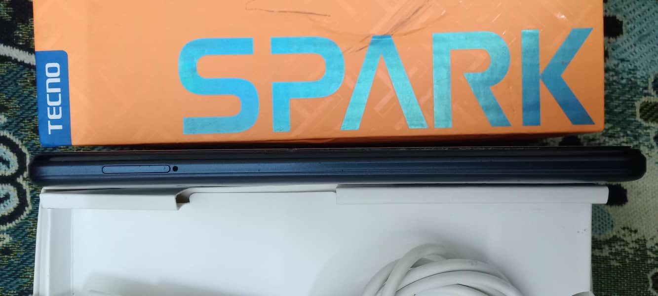 Tecno Spark 8C 4