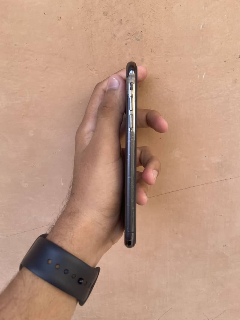 Apple iPhone X 4