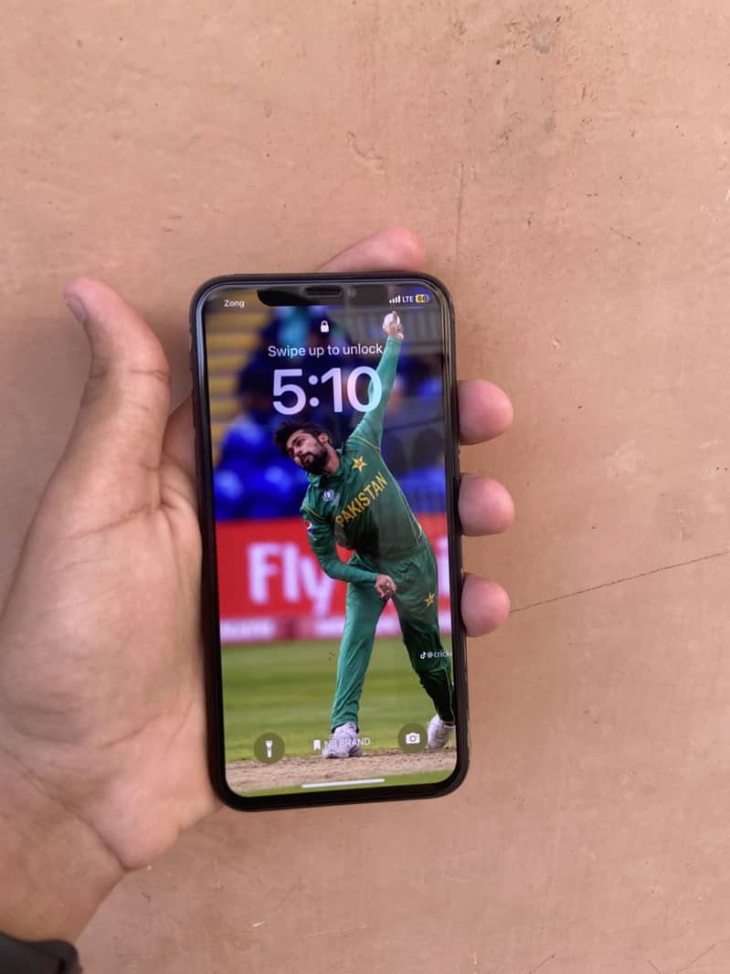 Apple iPhone X 5