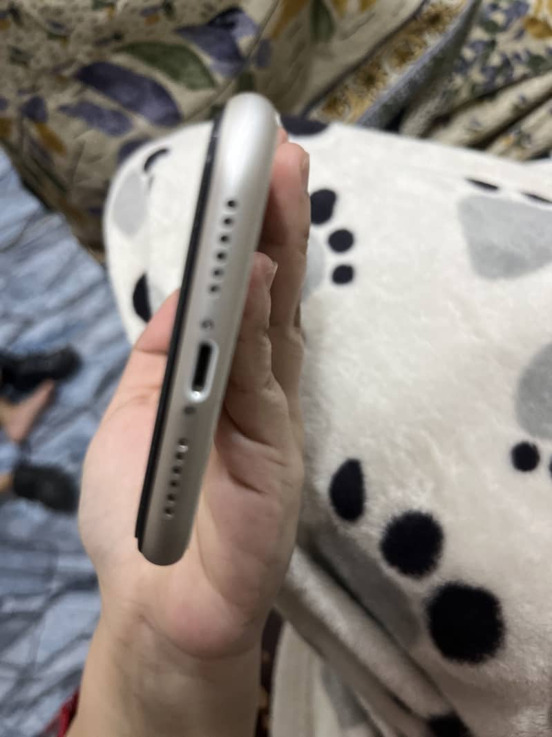 Apple iPhone 11 3