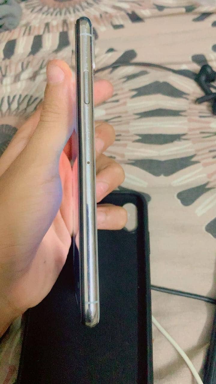 Apple iPhone XS Max 0