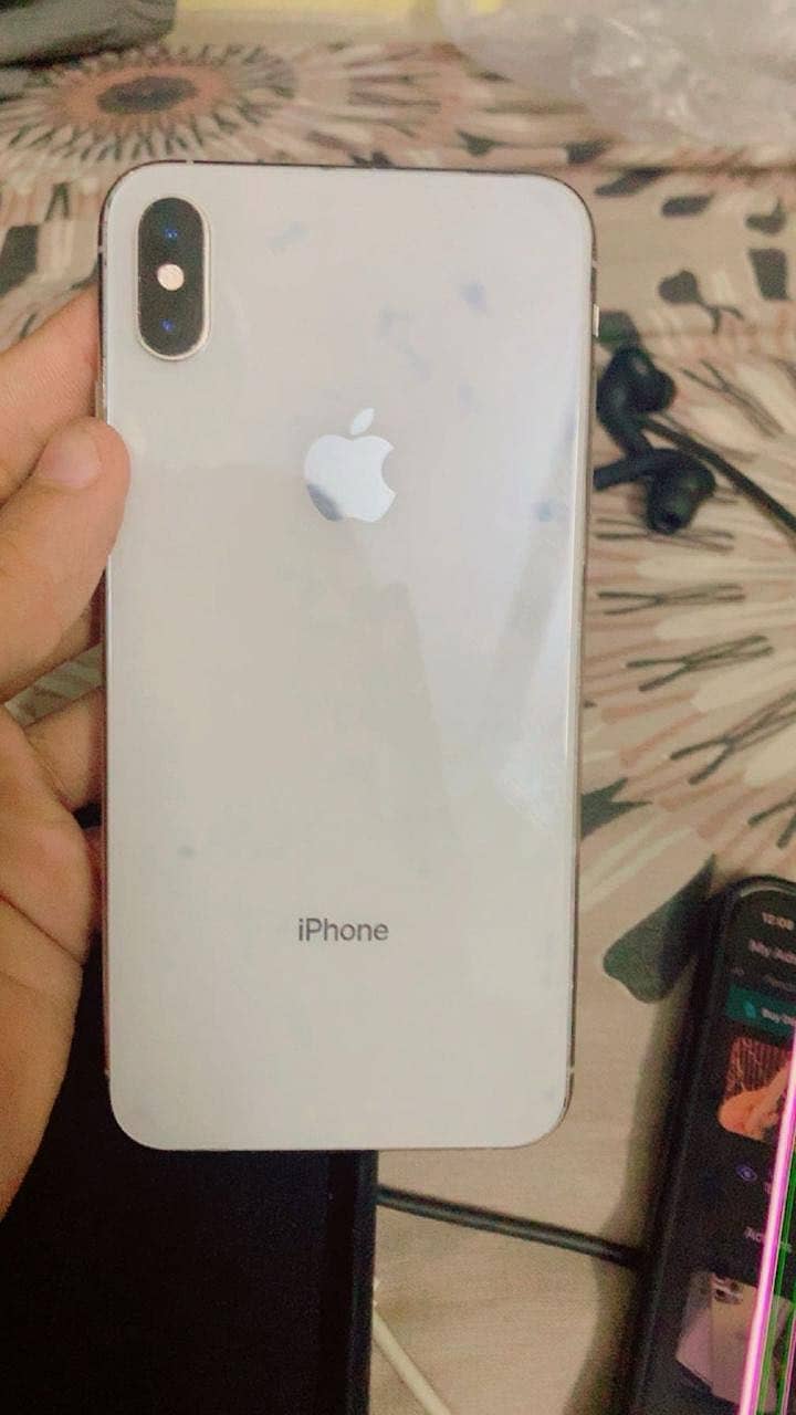 Apple iPhone XS Max 1