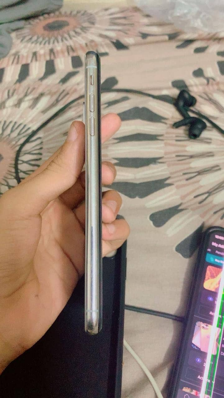 Apple iPhone XS Max 5