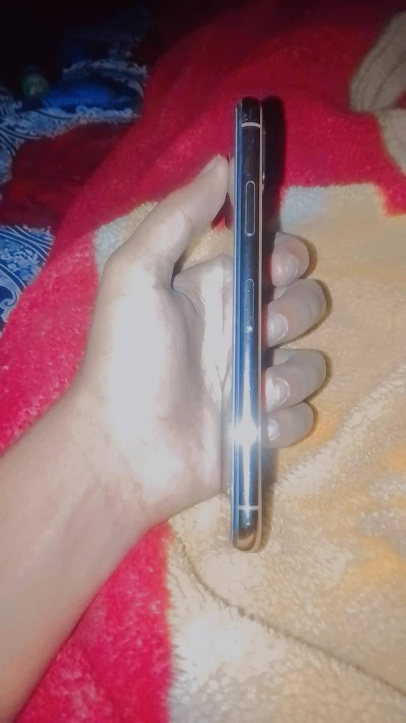 Apple iPhone XS 5